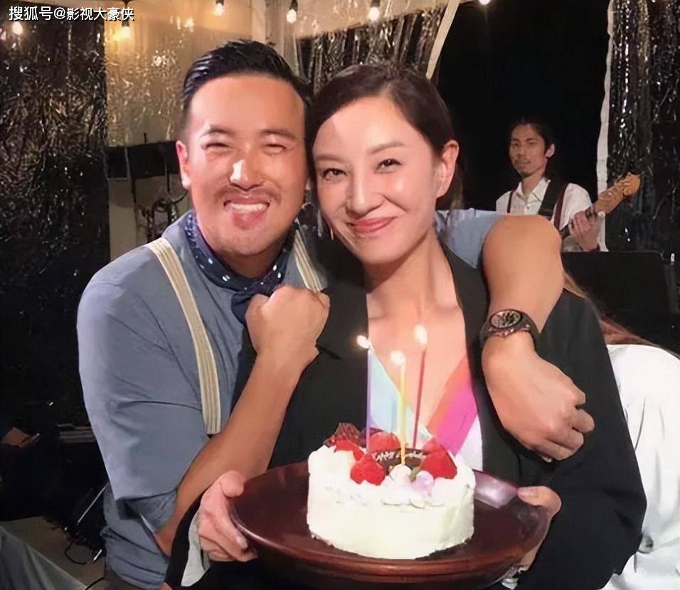 曾志伟跟女儿_曾志伟早婚_